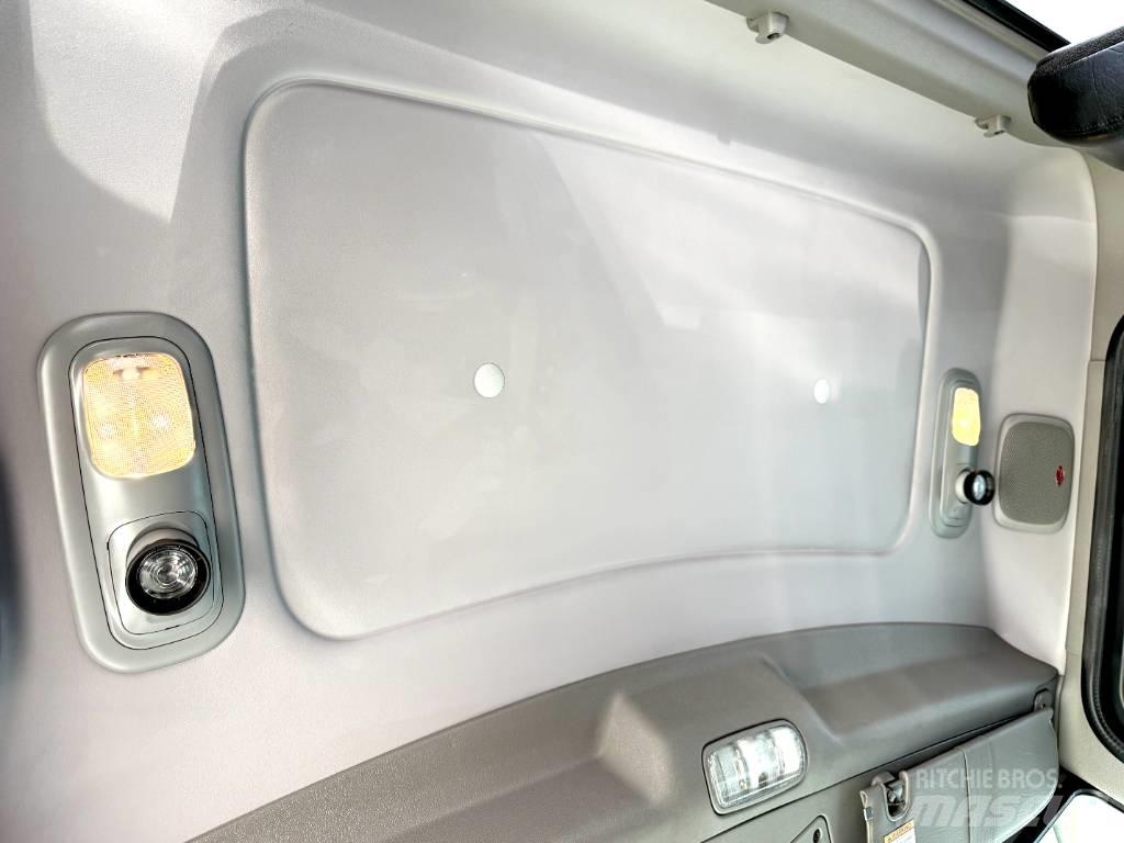 Peterbilt 389 Tractor Units