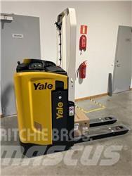 Yale MP20T. 2000kg Low lifter with platform