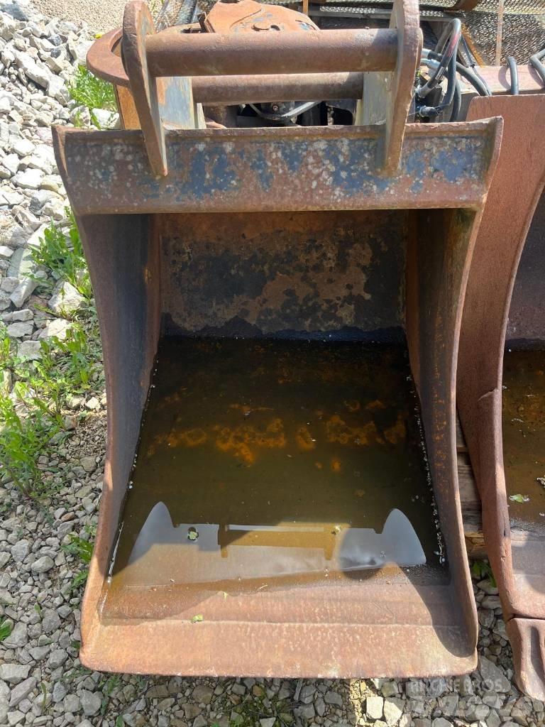 Komatsu 600 Buckets