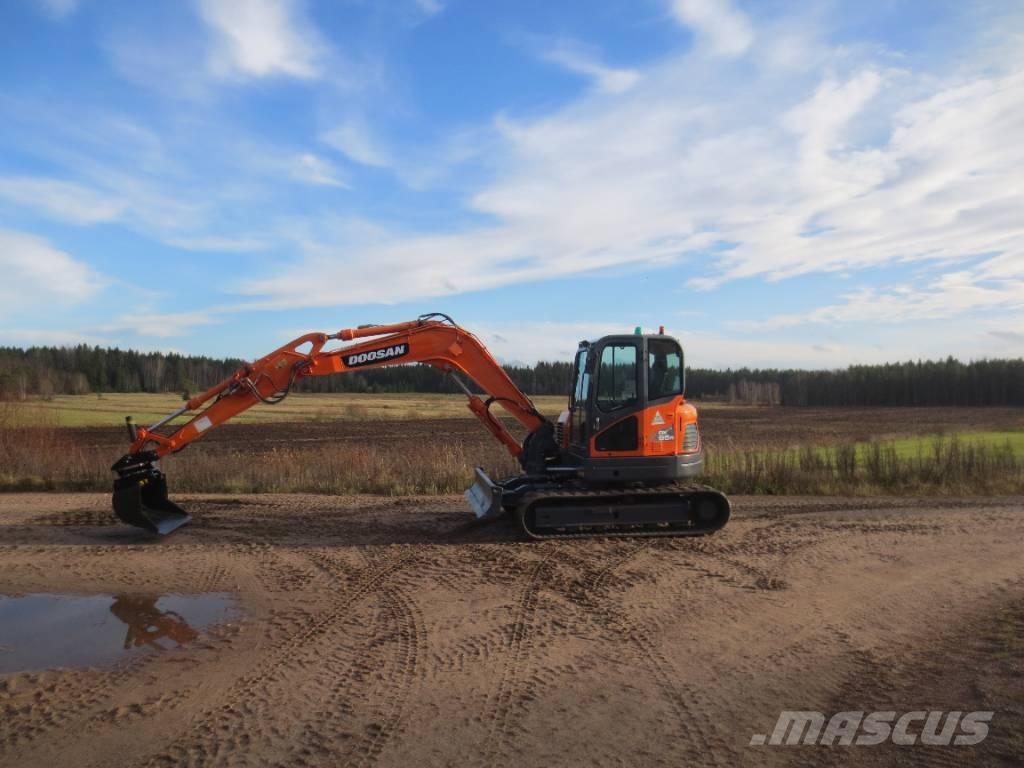 Doosan DX 85 R Midi excavators  7t - 12t