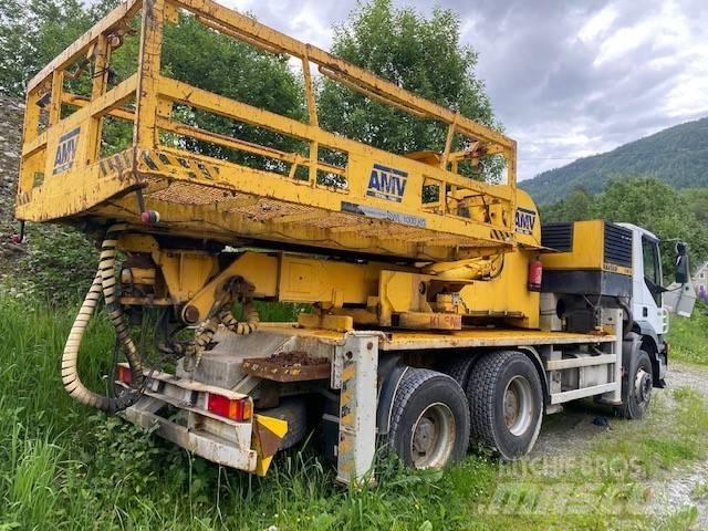 Iveco TRAKKER Crane trucks