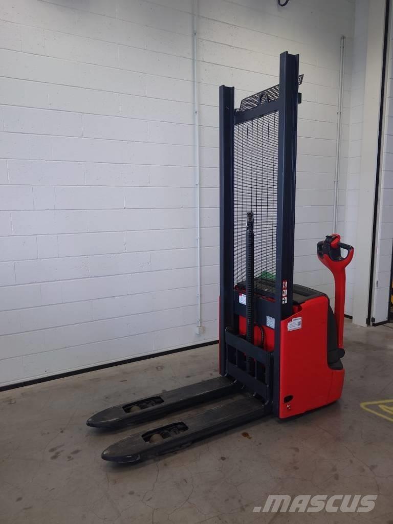 Linde L 12 Pedestrian stacker