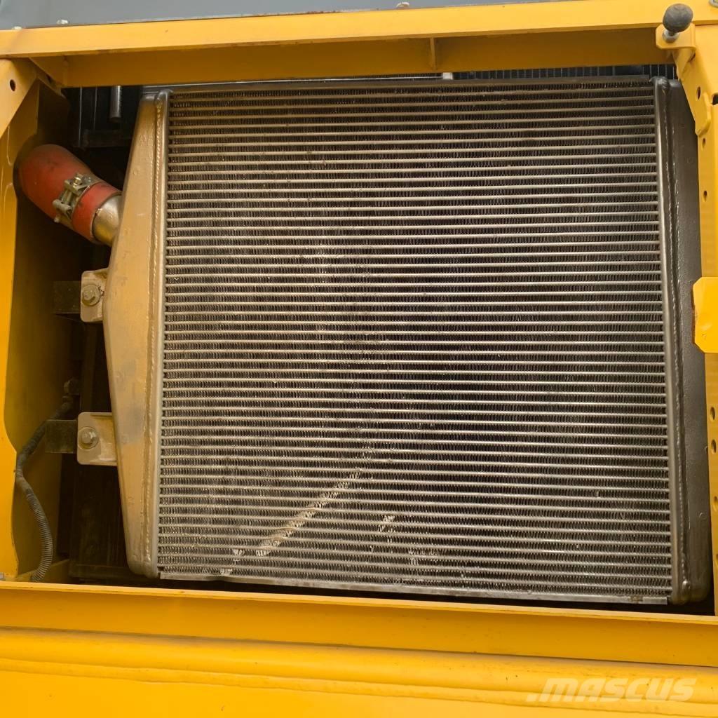 Komatsu PC450-8 Crawler excavators
