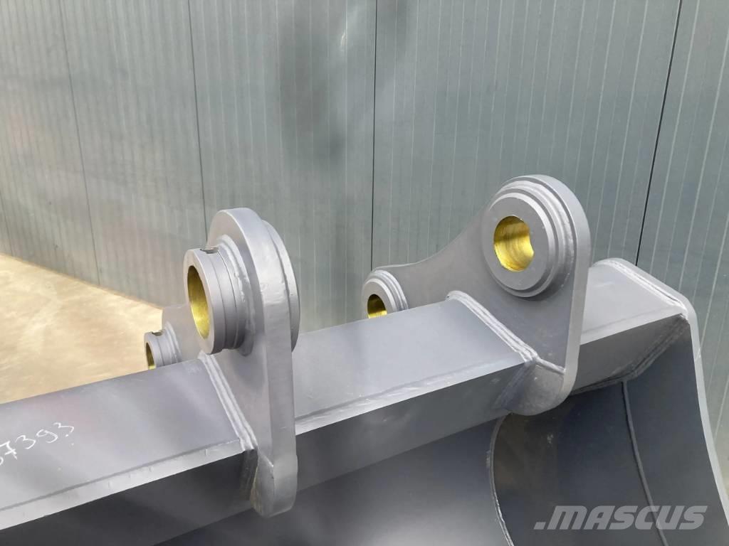 Hitachi ZX250 Buckets