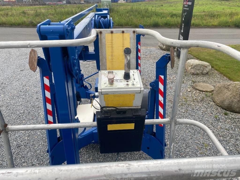 UpRight TL38 Trailer mounted aerial platforms