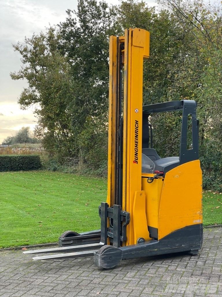 Jungheinrich ETV 114 Reach trucks