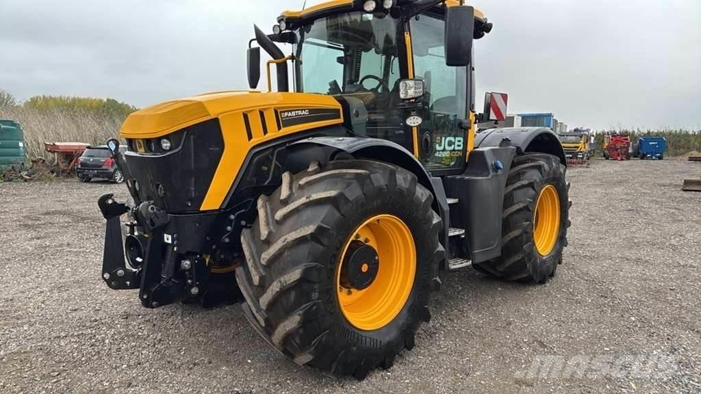 JCB Fastrac 4220 Tractors