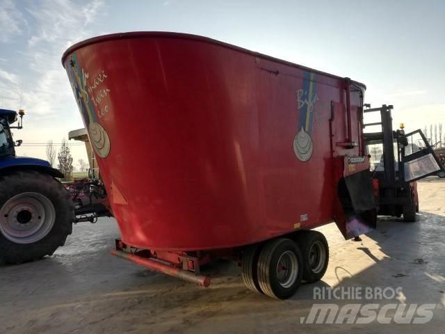Peecon 26M³ Mixer feeders