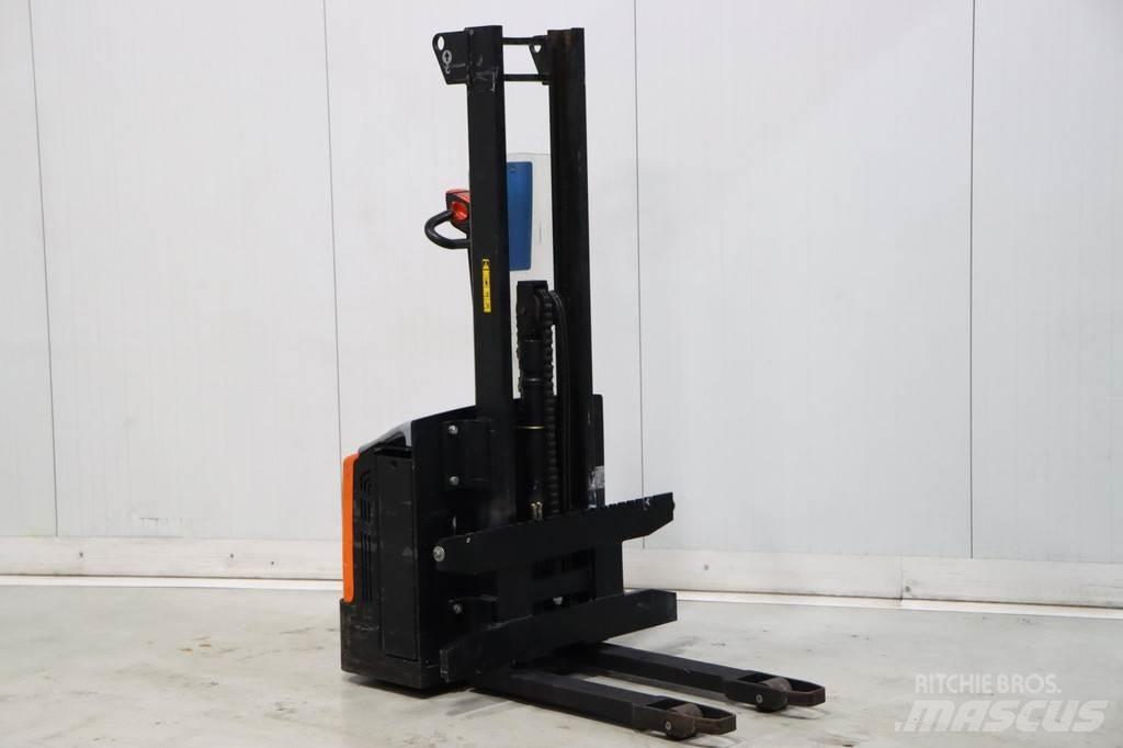 Rocla SW12ac Pedestrian stacker