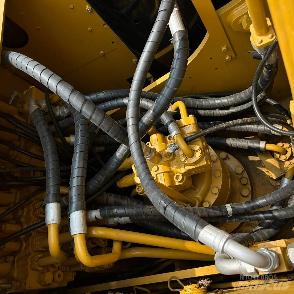 CAT 323D2L Crawler excavators