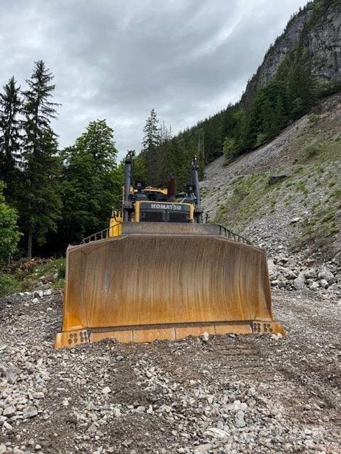 Komatsu D375A-8 Crawler dozers