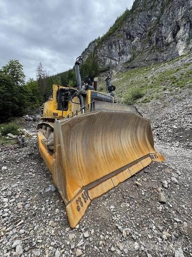 Komatsu D375A-8 Crawler dozers