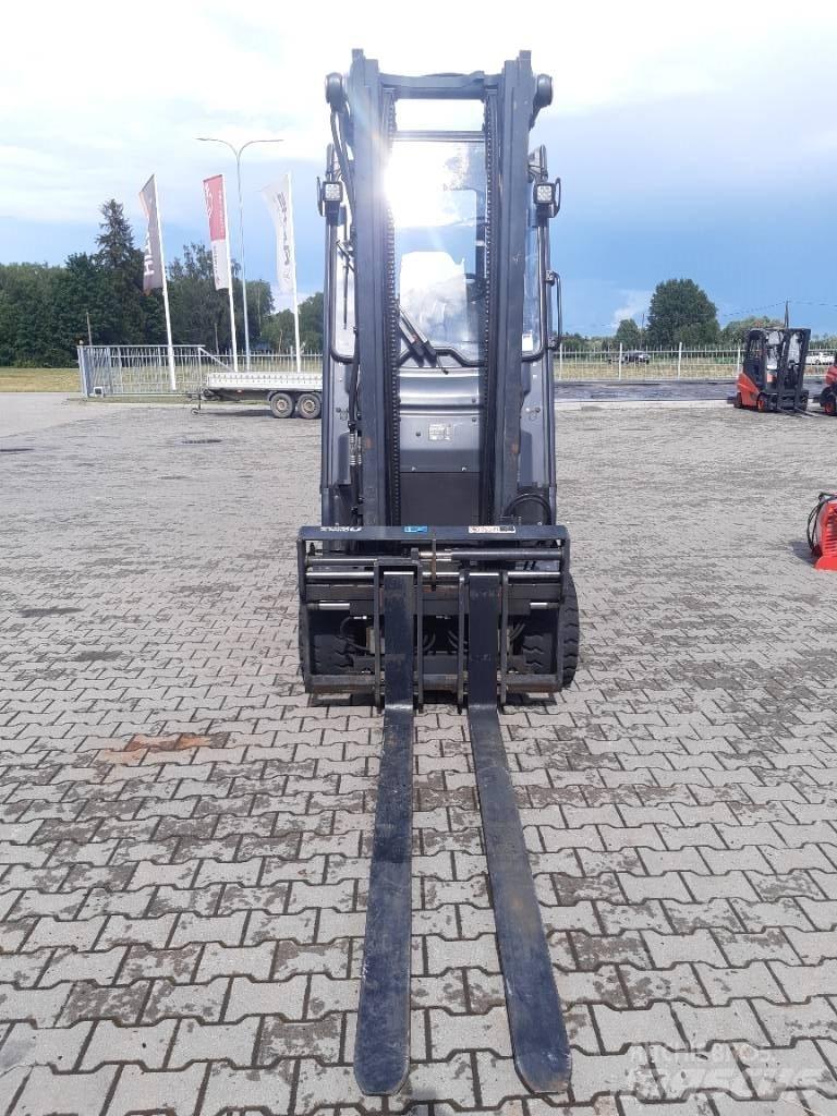 Linde E30HL Electric forklift trucks