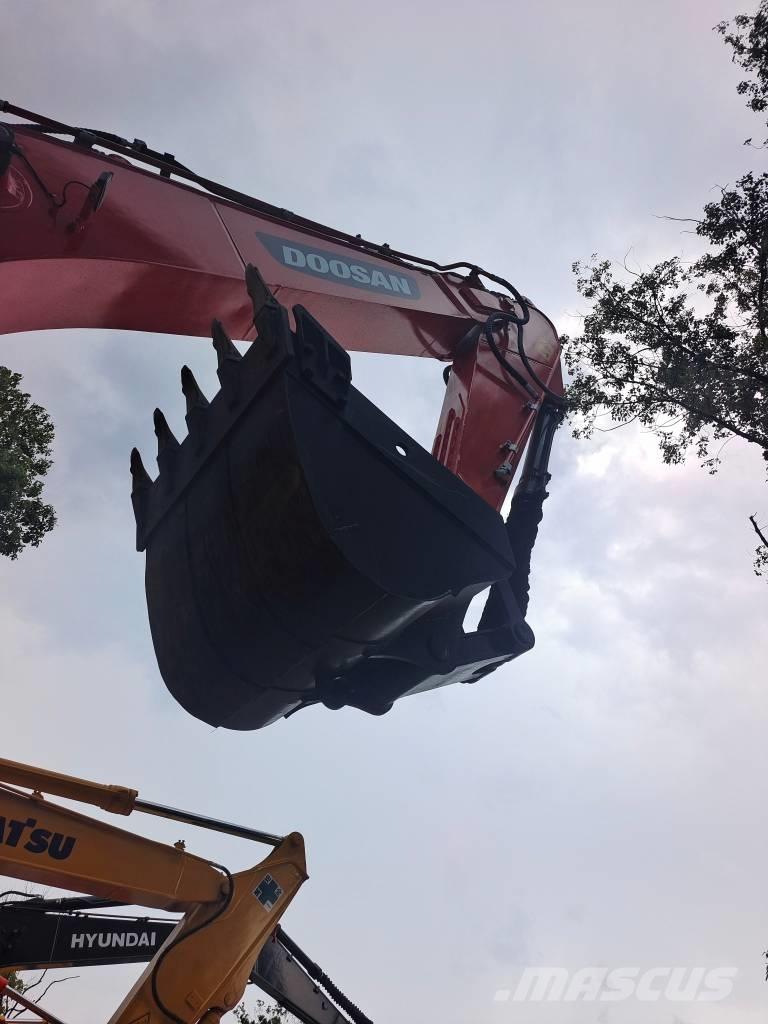 Doosan DX 225 LCA Crawler excavators