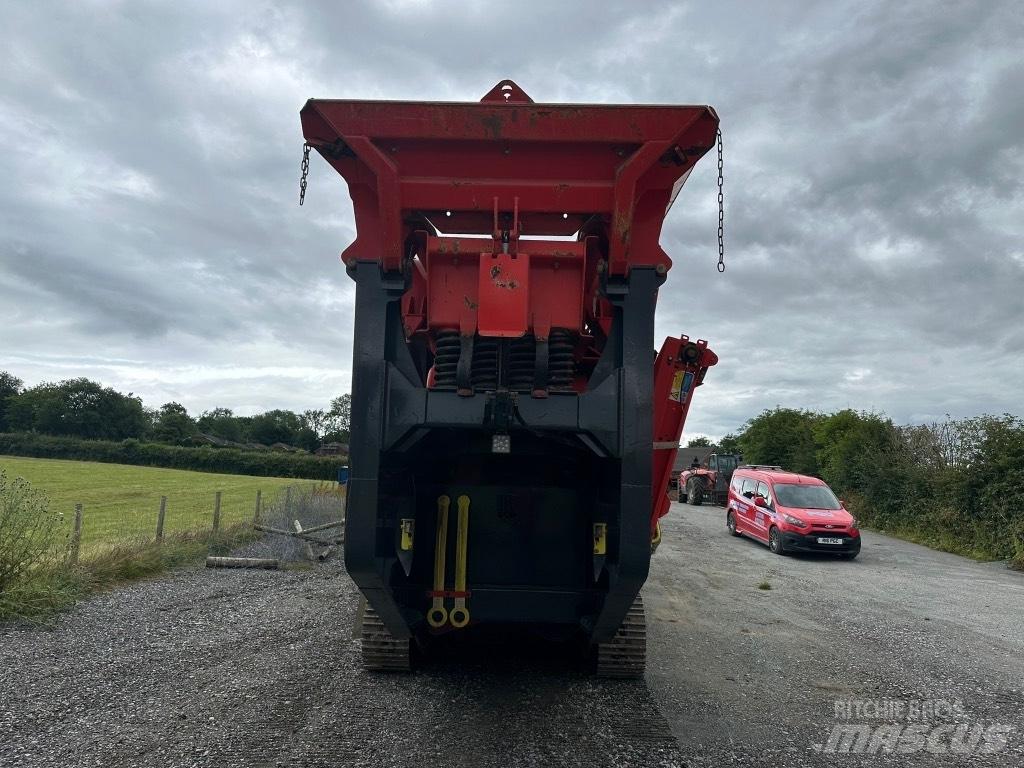 Sandvik QJ 241 Mobile crushers
