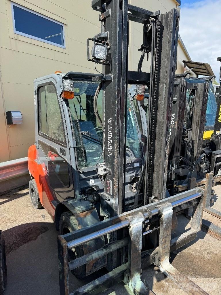 Toyota 02-8FDF30 Diesel trucks