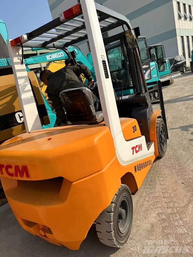 TCM FD30T6 Diesel trucks