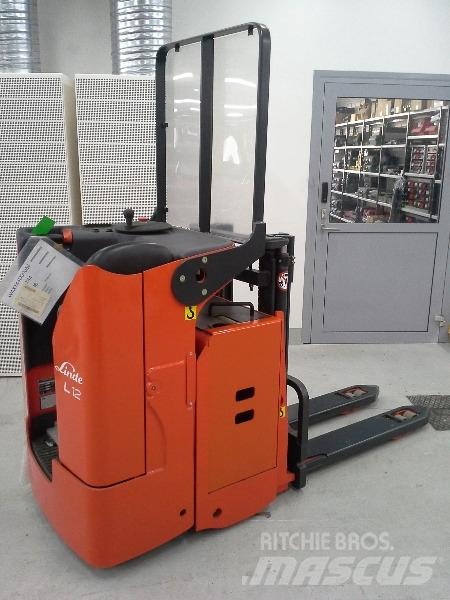 Linde L12LS-03 Self propelled stackers