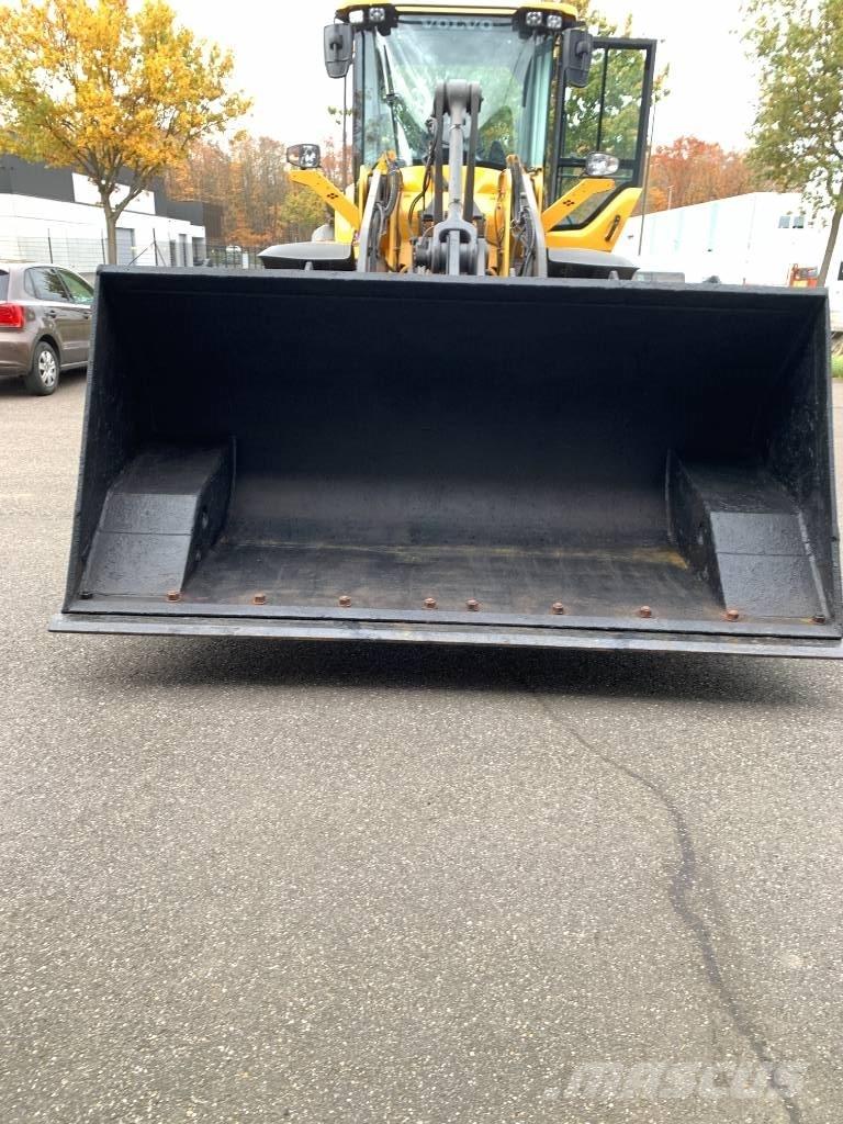 Volvo L 90 Buckets