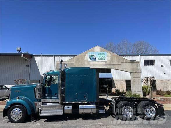Kenworth W900L Tractor Units