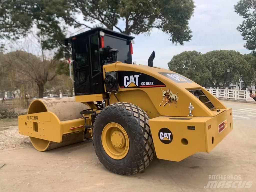 CAT CS 683 E Single drum rollers