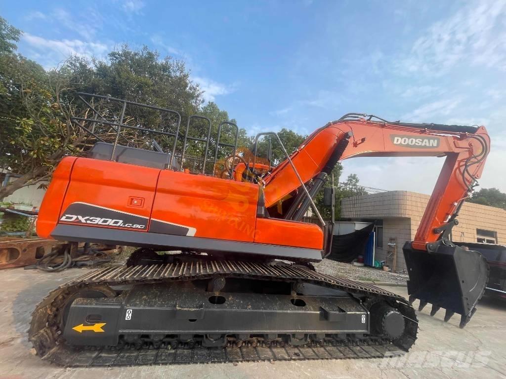 Doosan DX 300LCA Crawler excavators