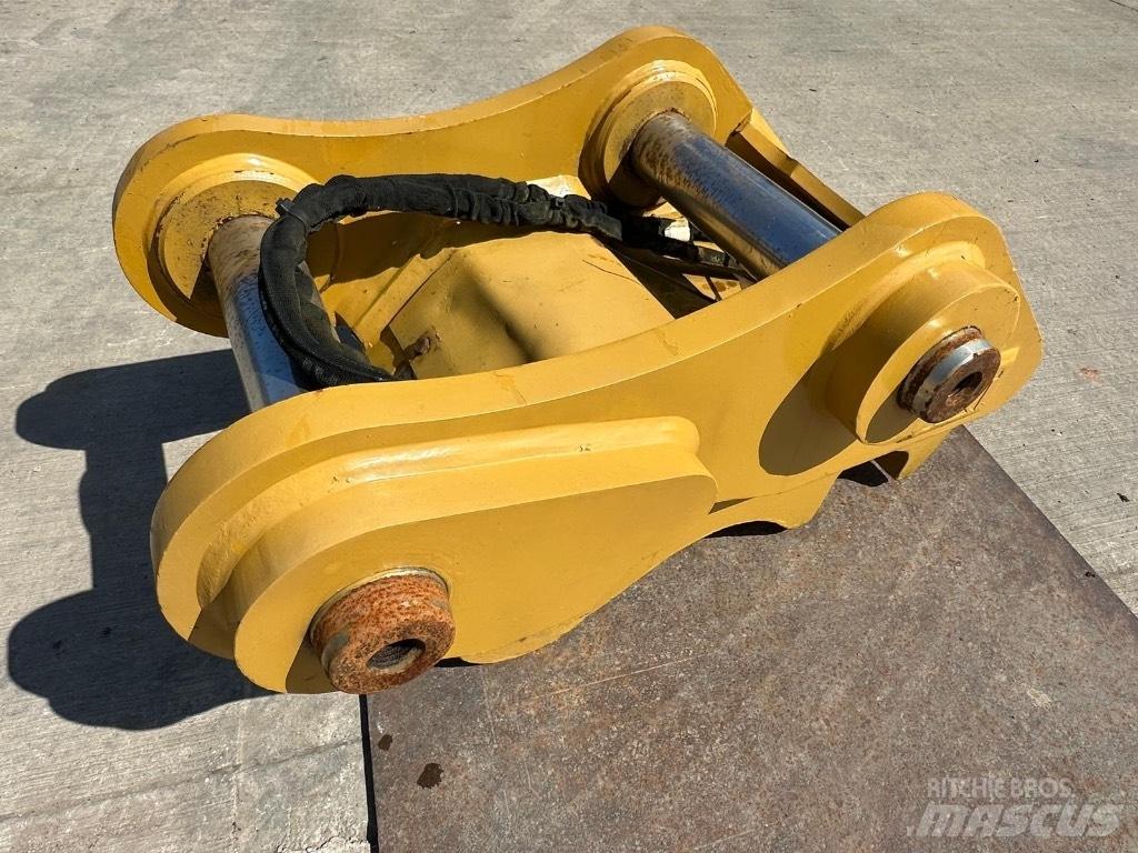 CAT 320 Quick connectors