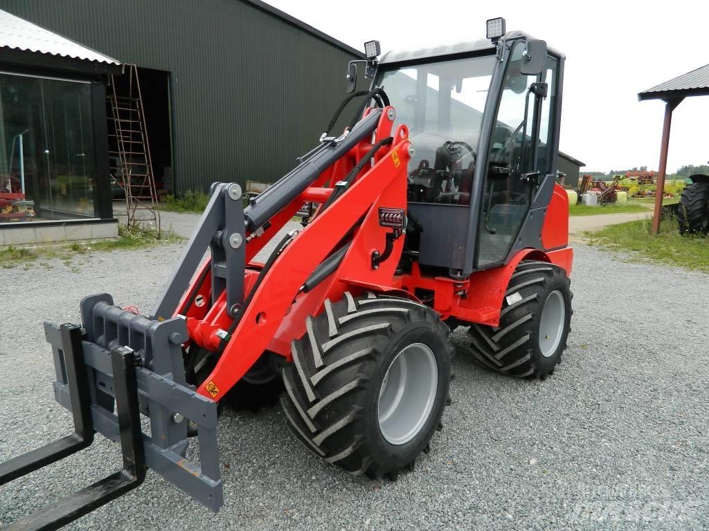 Attack 830 Front loaders and diggers