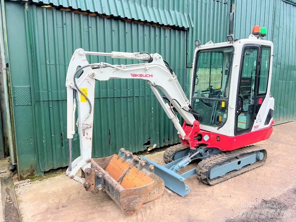 Takeuchi TB225 Mini excavators < 7t (Mini diggers)