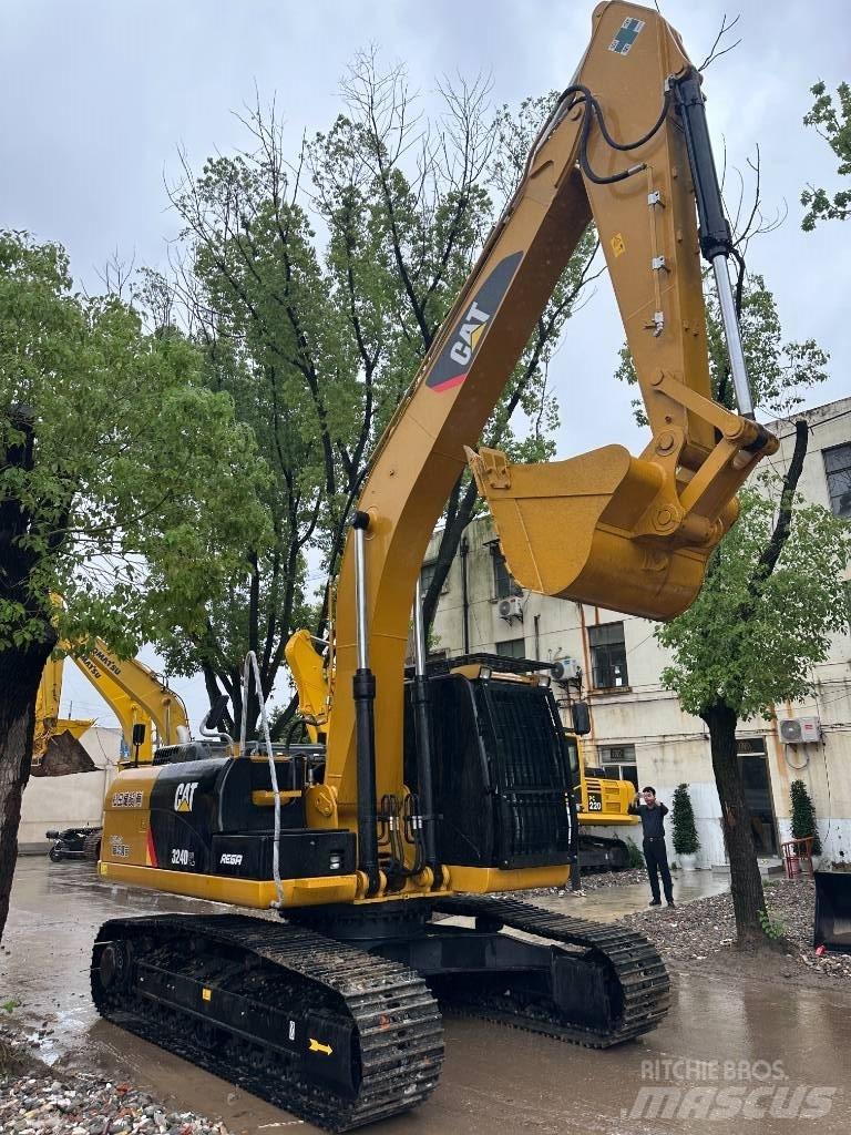 CAT CAT324D Midi excavators  7t - 12t