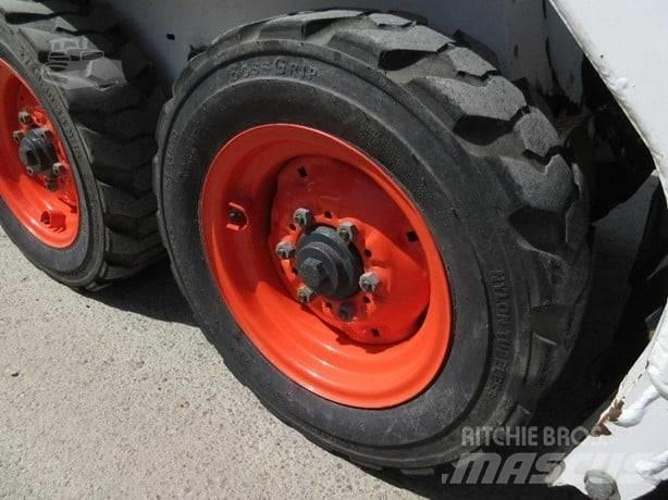 Bobcat 553 Skid steer loaders