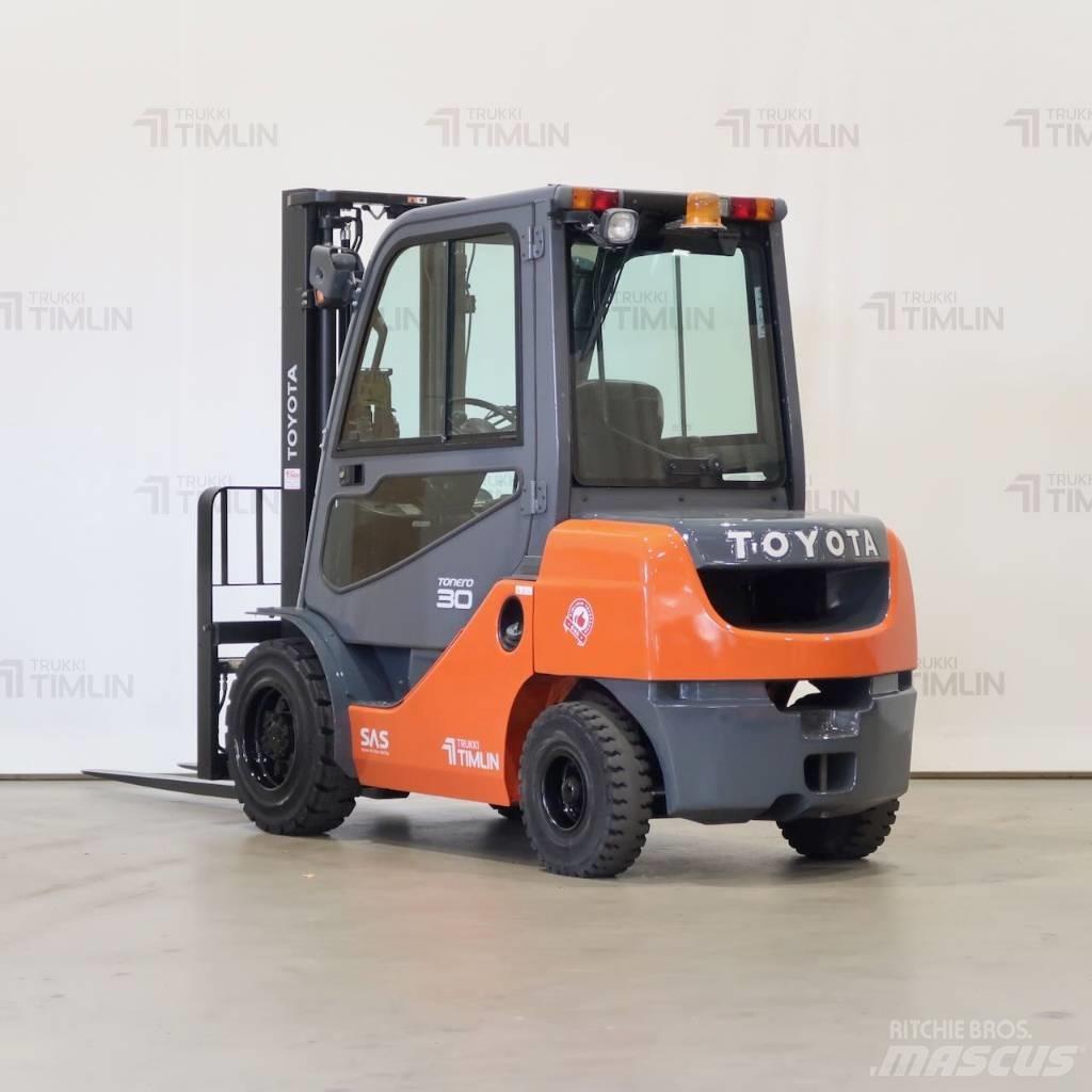 Toyota 02-8FDF30 Diesel trucks