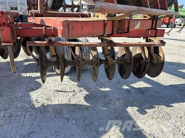 Kewanee 1020 Disc harrows