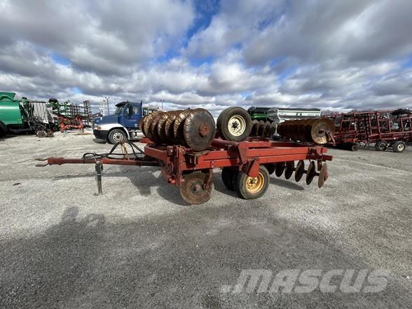 Kewanee 1020 Disc harrows