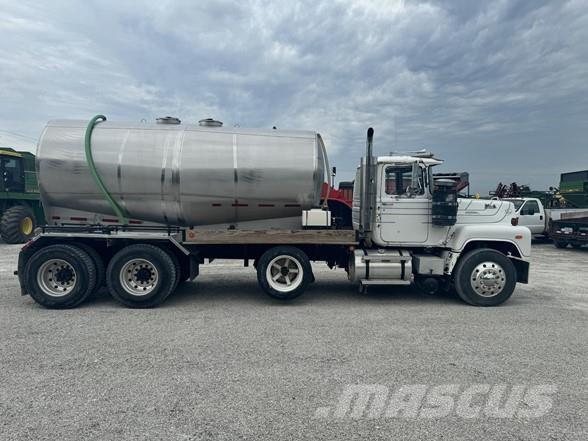 Mack RS600L Construction - Others