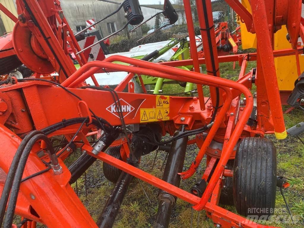 Kuhn GF8702 Rakes and tedders