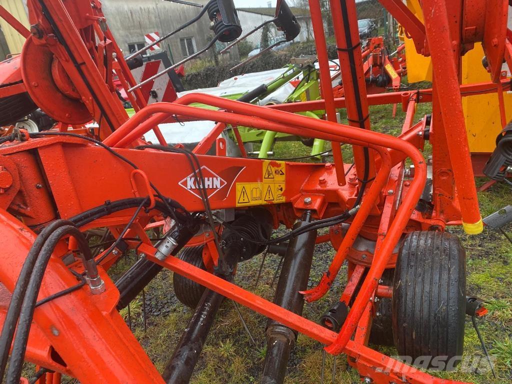 Kuhn GF8702 Rakes and tedders