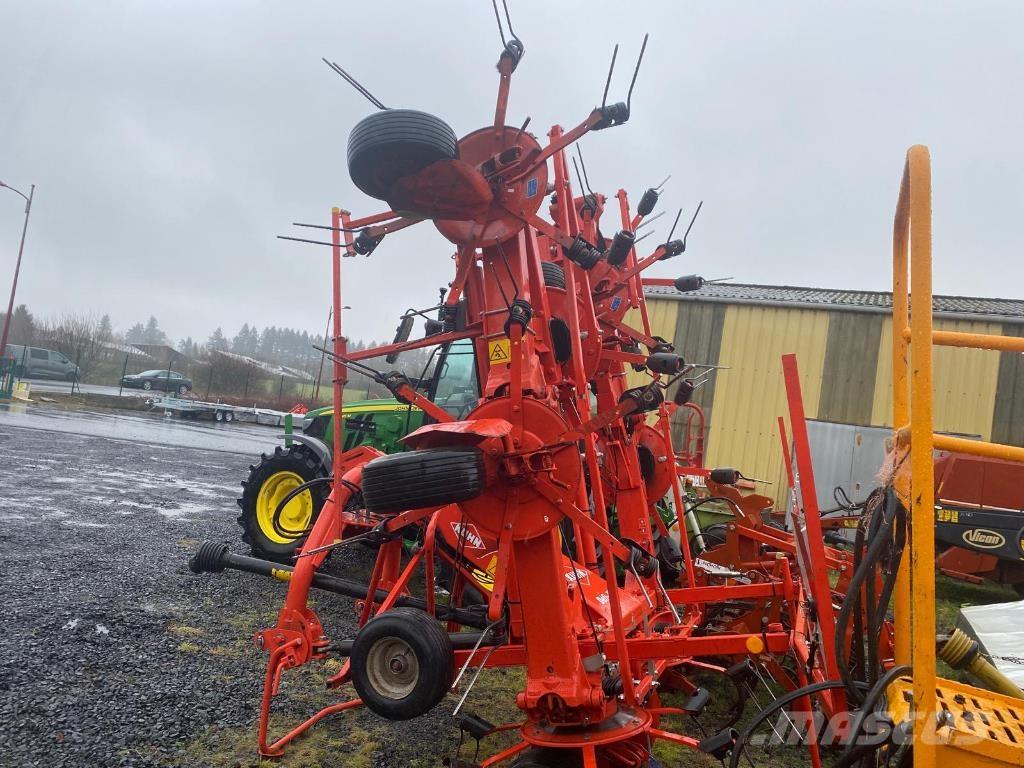 Kuhn GF8702 Rakes and tedders