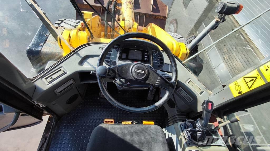 Komatsu WA 270-3 Wheel loaders