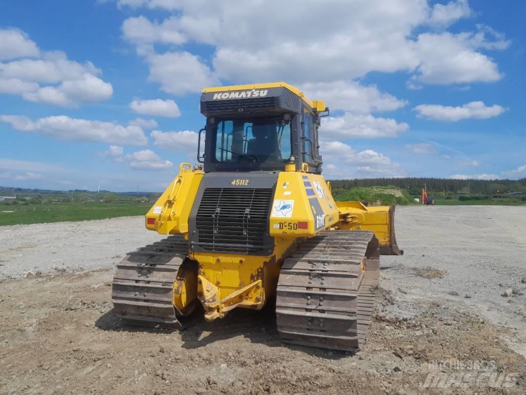 Komatsu D61 PX-24 Crawler dozers