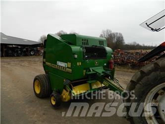 John Deere 575 Round balers