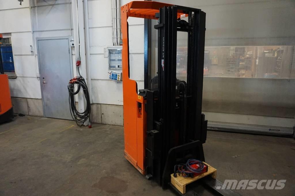 Toyota SSE135L Self propelled stackers