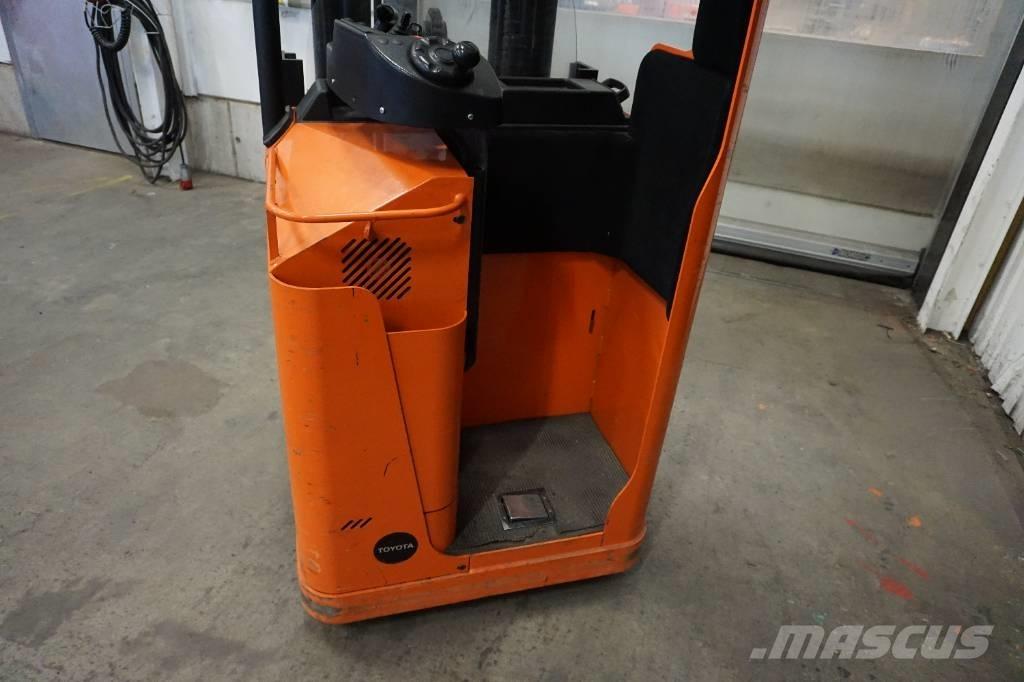 Toyota SSE135L Self propelled stackers