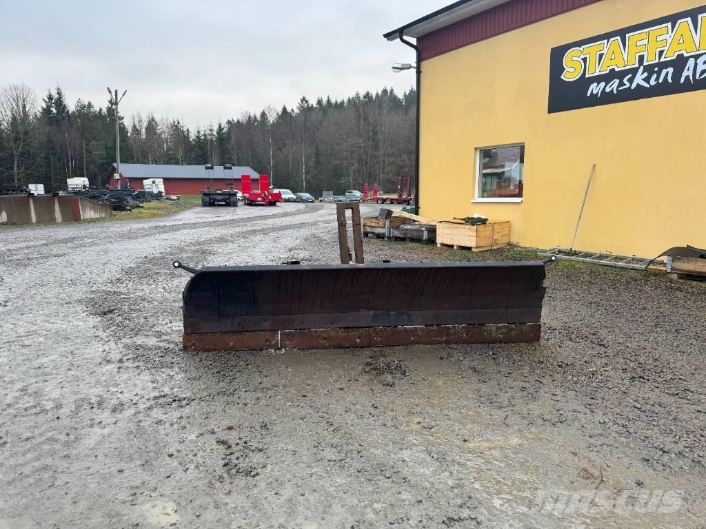 Holms 3.0M Snow blades and plows