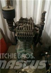 Manitowoc 4000 W Crane parts and equipment