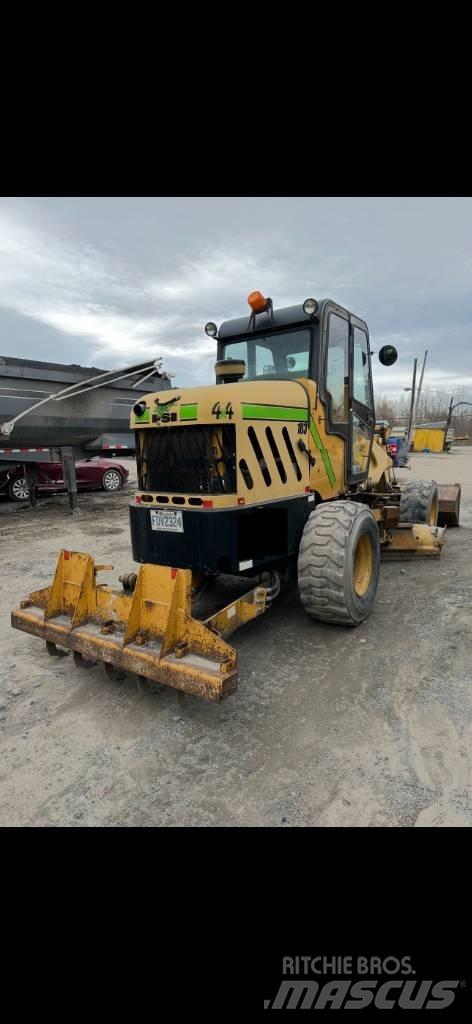 PSI M413XT Graders