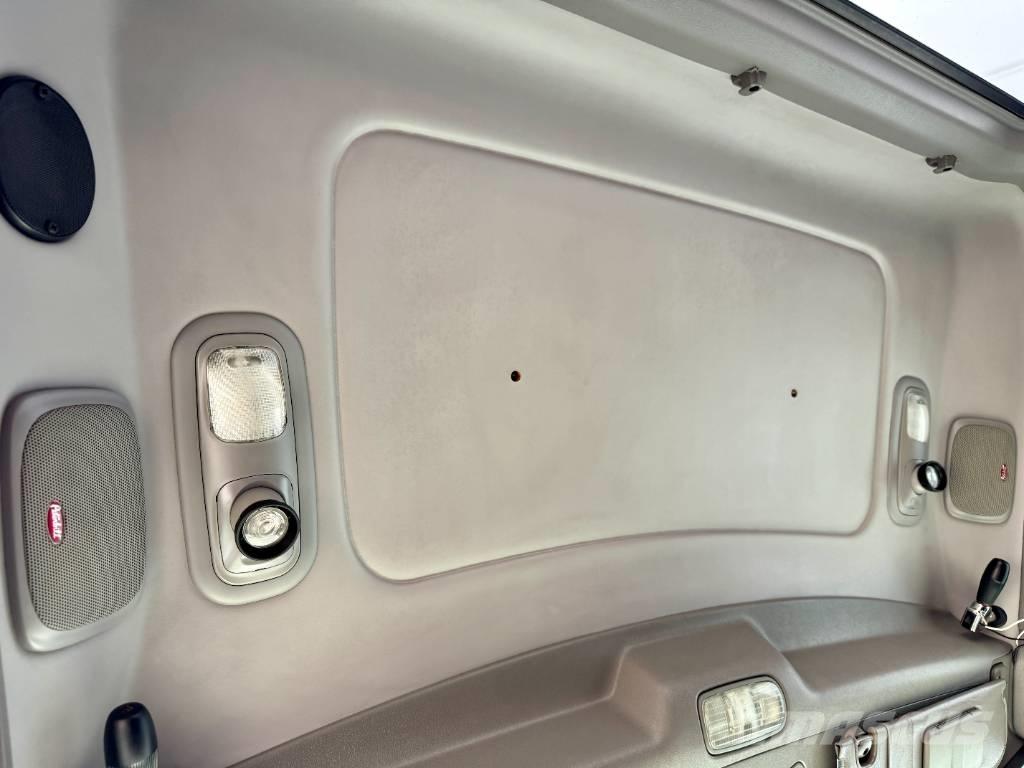 Peterbilt 389 Tractor Units