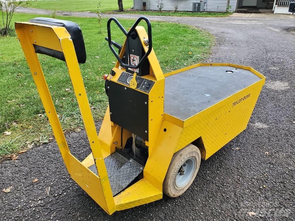 Taylor-Dunn SC090 Towing trucks