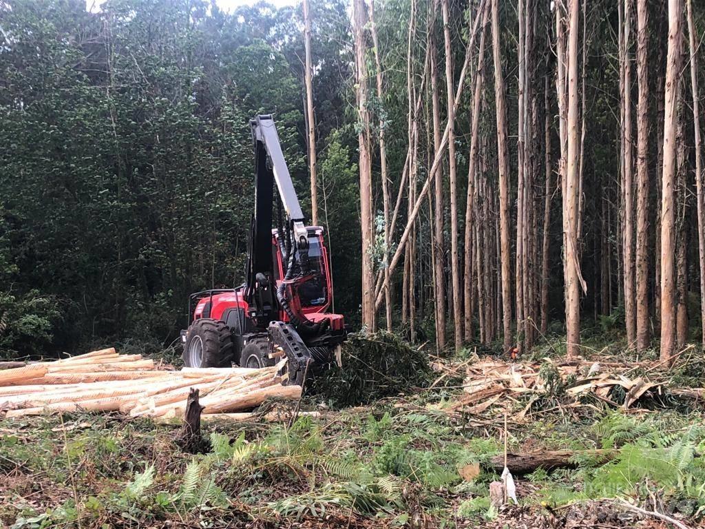 Komatsu 951 Harvesters