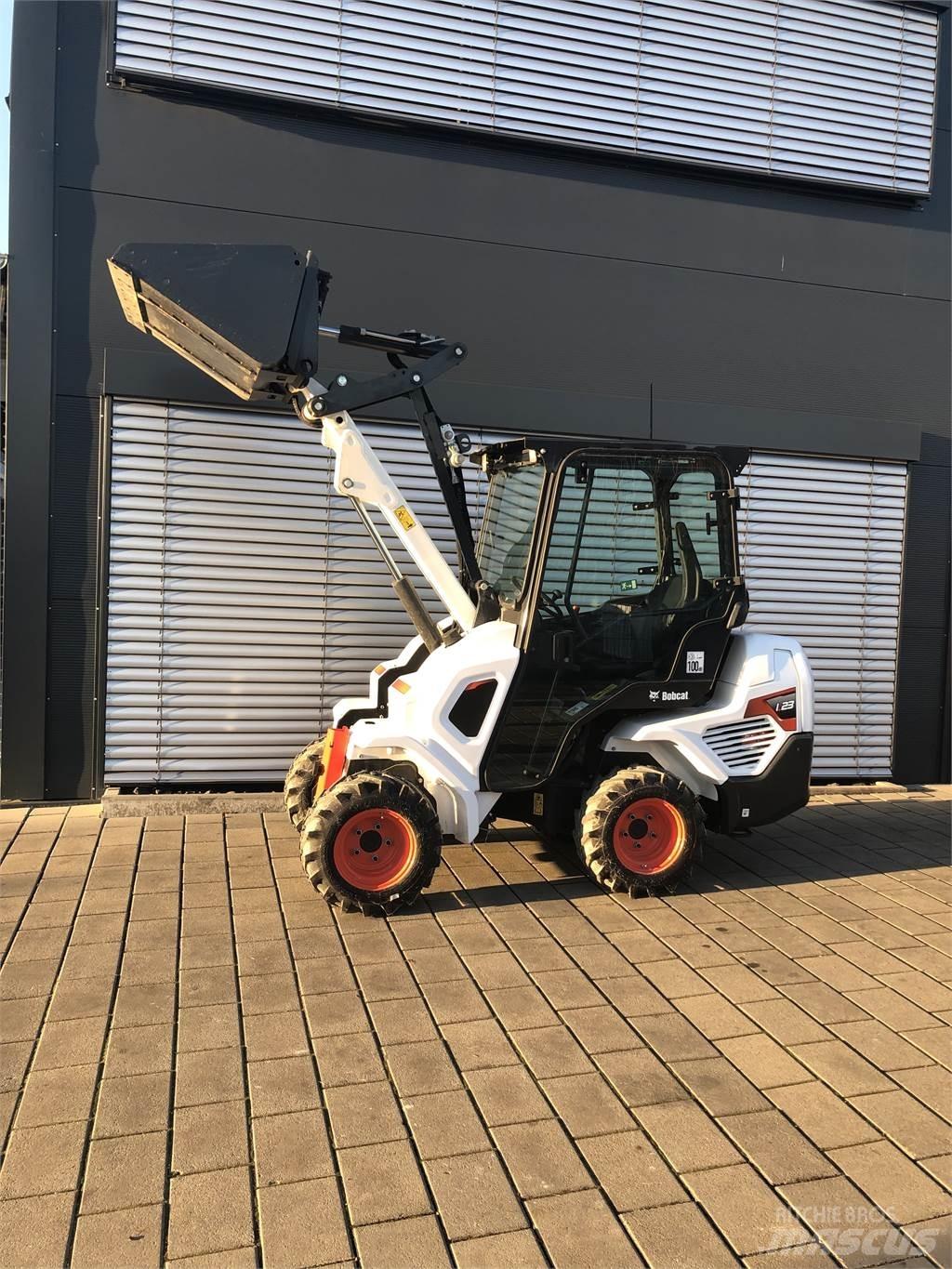  L23 Backhoe loaders